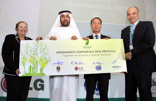 Kim Ki-wan, CEO and president of LG Electronics Middle East and Africa, and other representatives from the UAE Ministry of Environment and Water (MoEW) and the United Nations Industrial Development Organization (UNIDO) participate in the Greenomic conference at Greenomics 2010