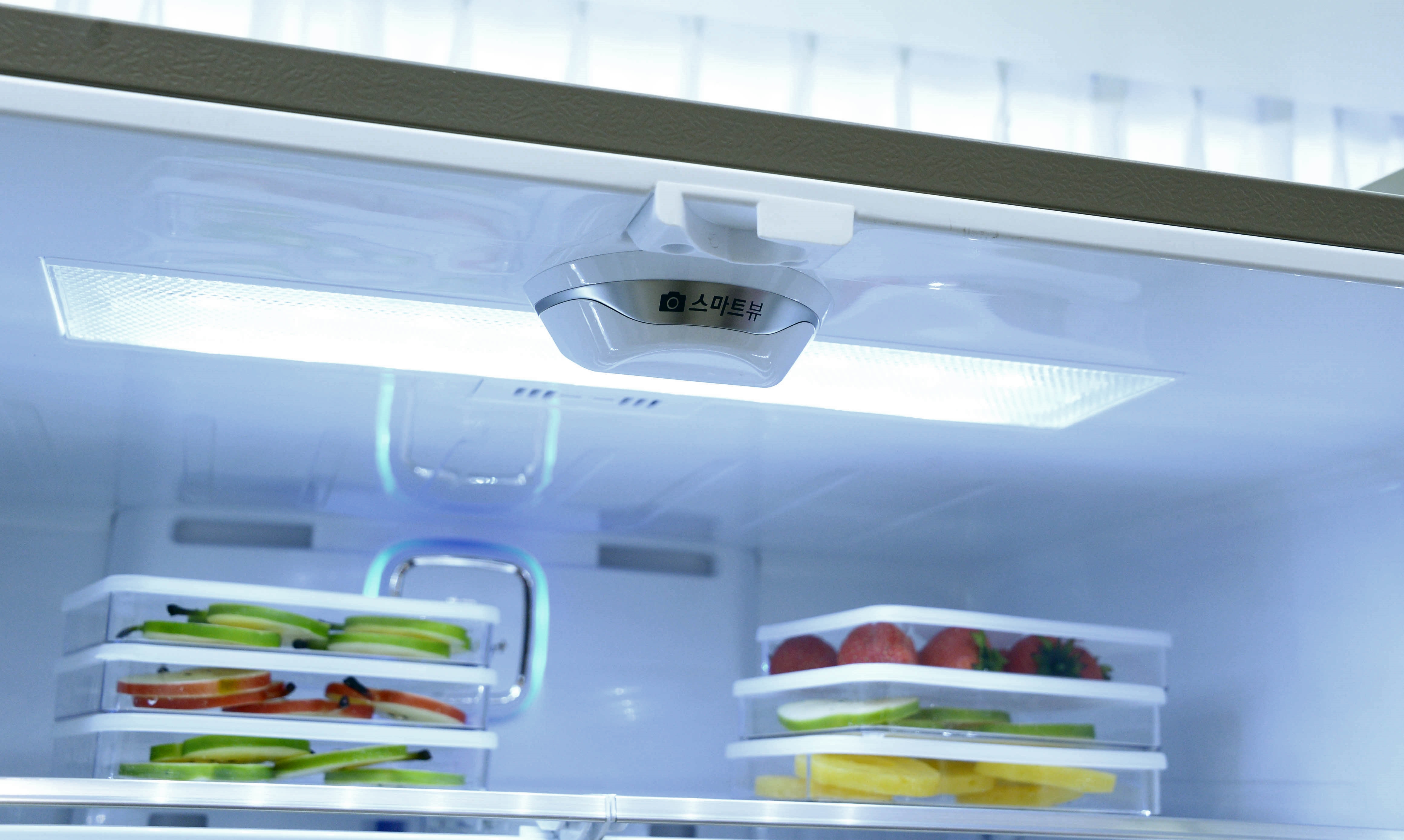 Close-up view of the Smart View camera located on the ceiling of the refrigerator’s interior
