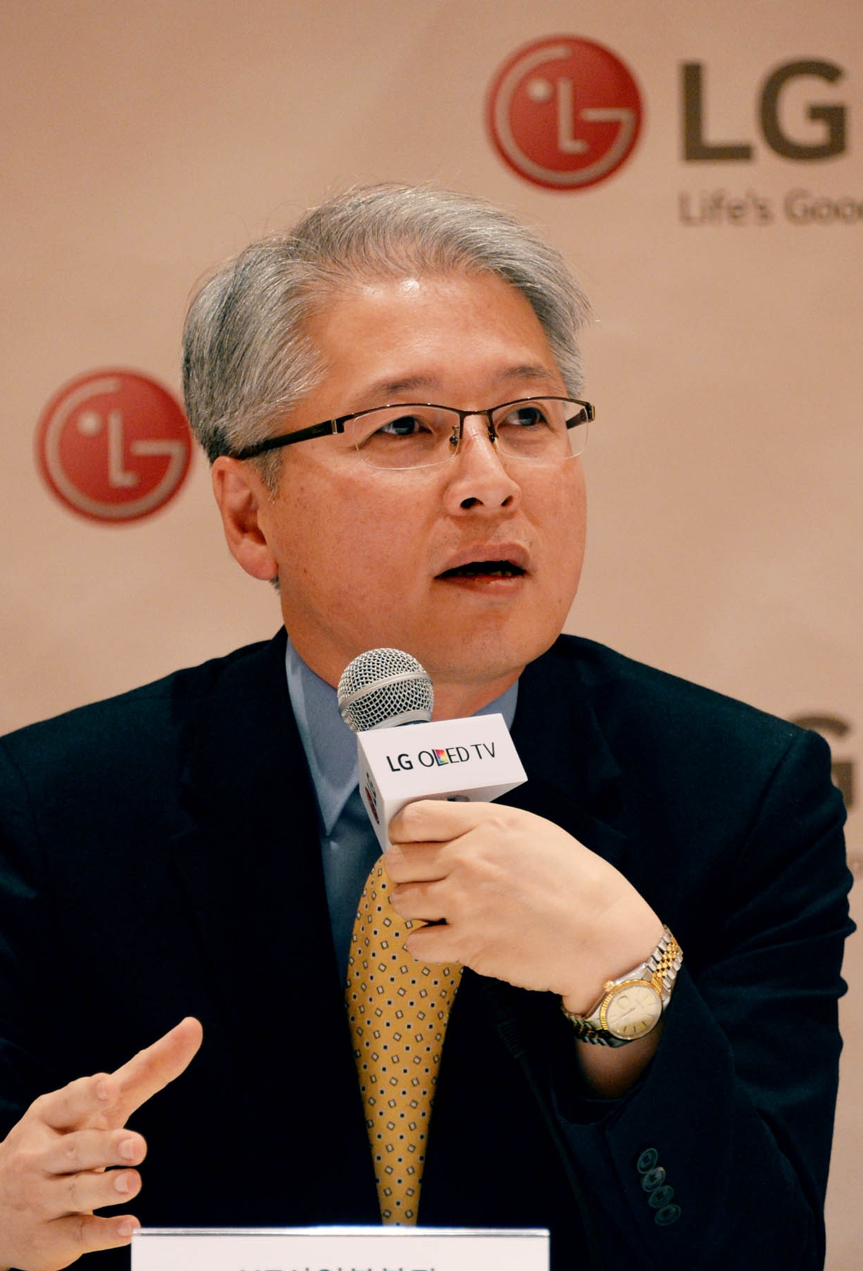 LG Home Entertainment Company CEO, Brian Kwon, outlines the company’s TV technology along with product and marketing plans for the coming year at International CES 2015