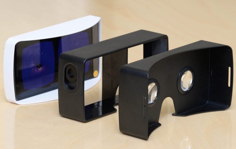 A rear view of the components of the VR headset for G3.