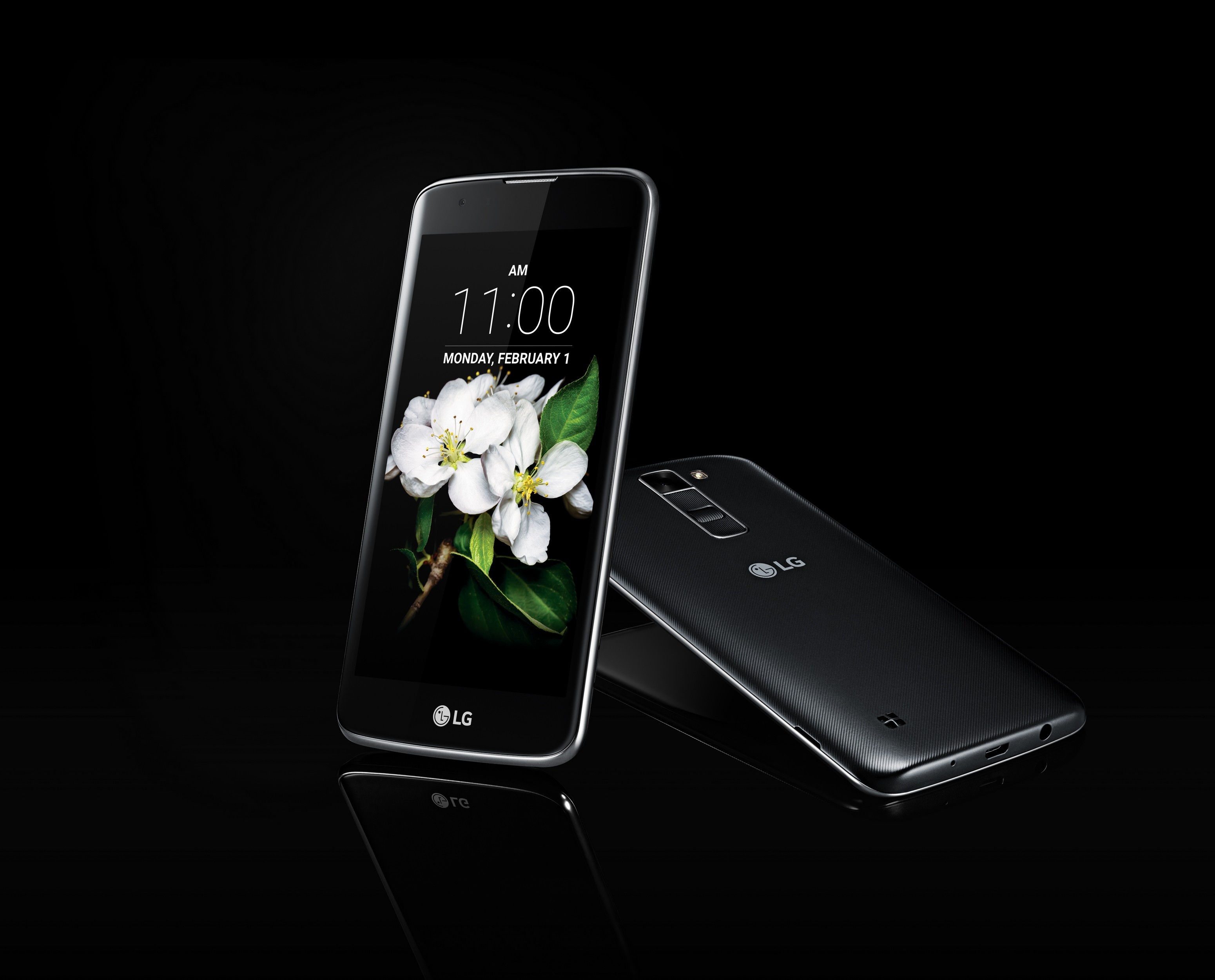 The front and back view of the LG K7 in Black