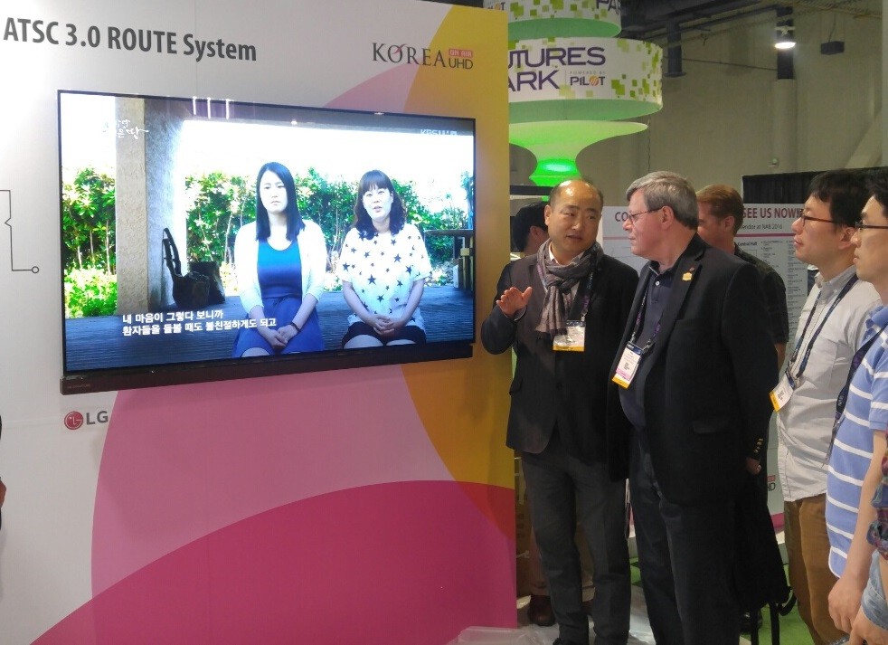 Visitors to LG’s booth at the 2016 National Association of Broadcasters (NAB) convention observe and discuss the company’s ATSC 3.0 smart antenna.