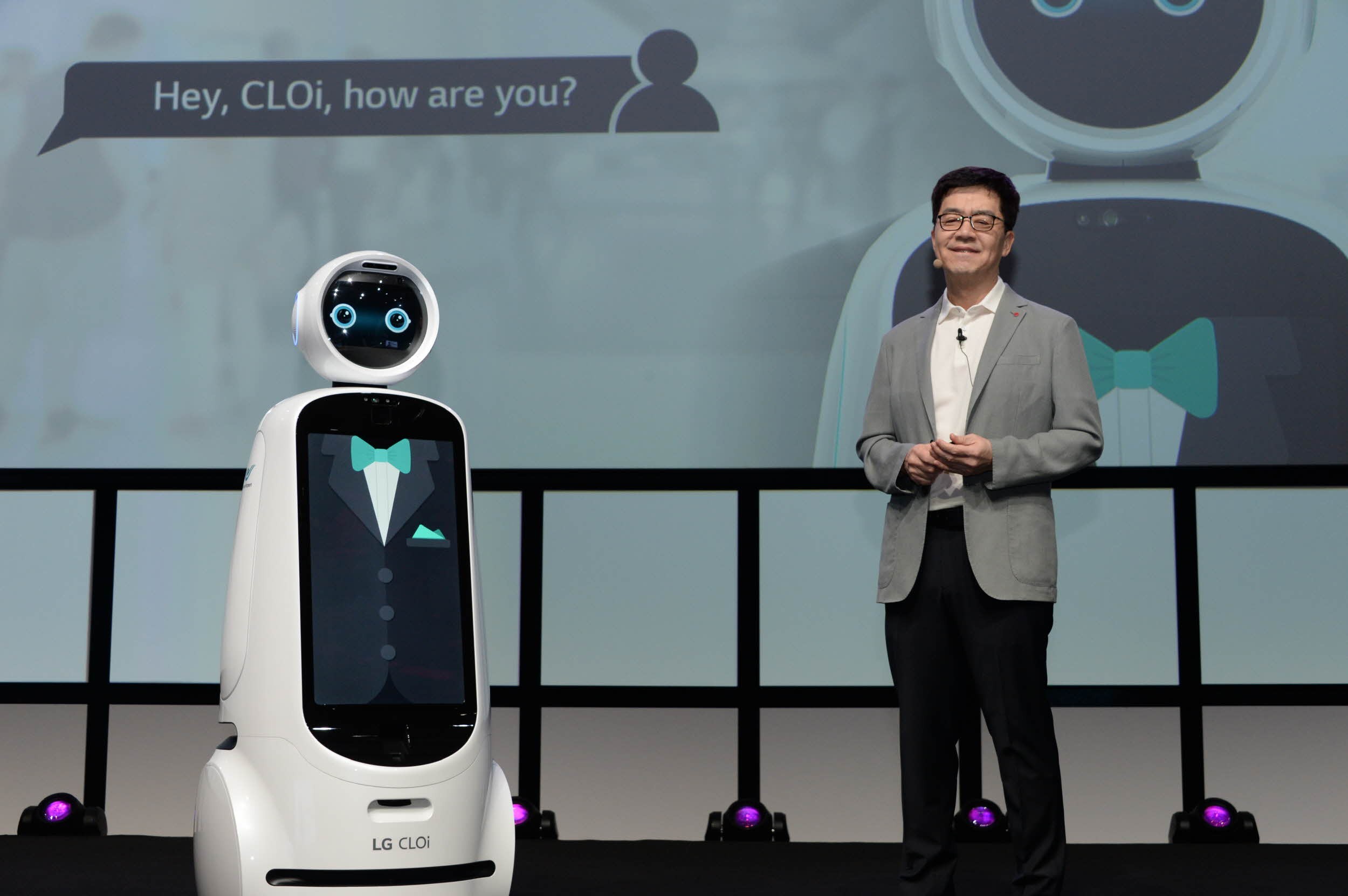 LG Electronics president and chief technology officer, Dr. I.P Park, delivers the keynote address.