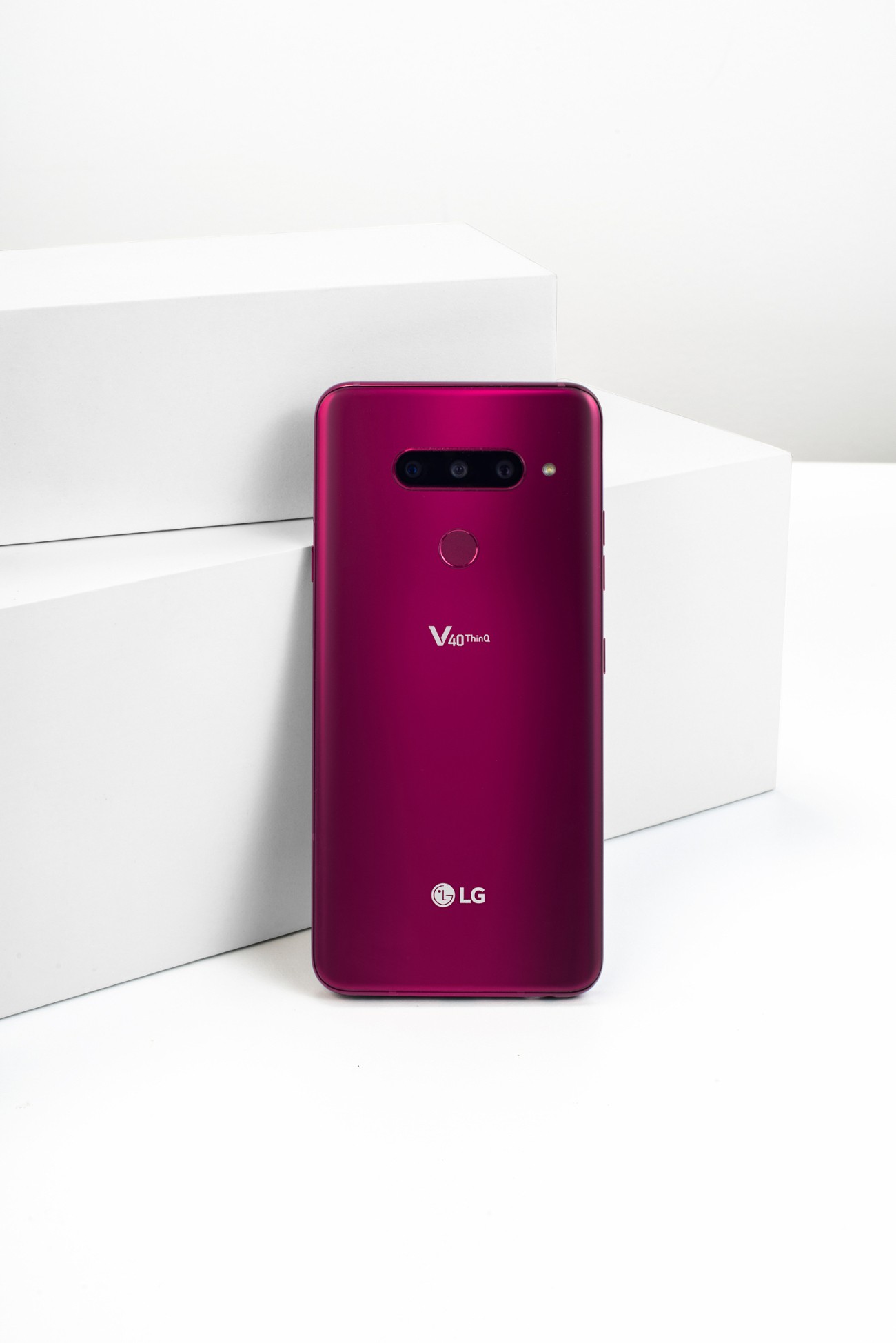 The rear view of the LG V40 ThinQ in Carmine Red