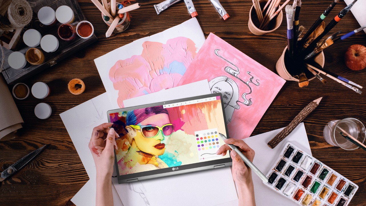 A creative person draws on the LG gram’s display with the LG Stylus Pen