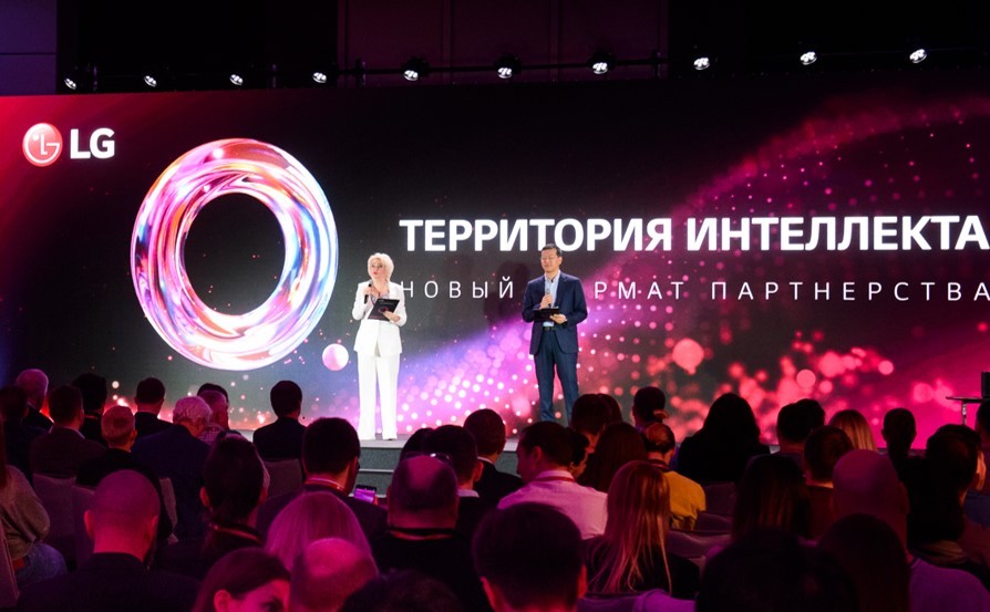 The partnership announcement for LG and Yandex, who gave a joint presentation around their new project to develop the Alice voice assistant for the LG XBOOM AI ThinQ WK7Y smart speaker