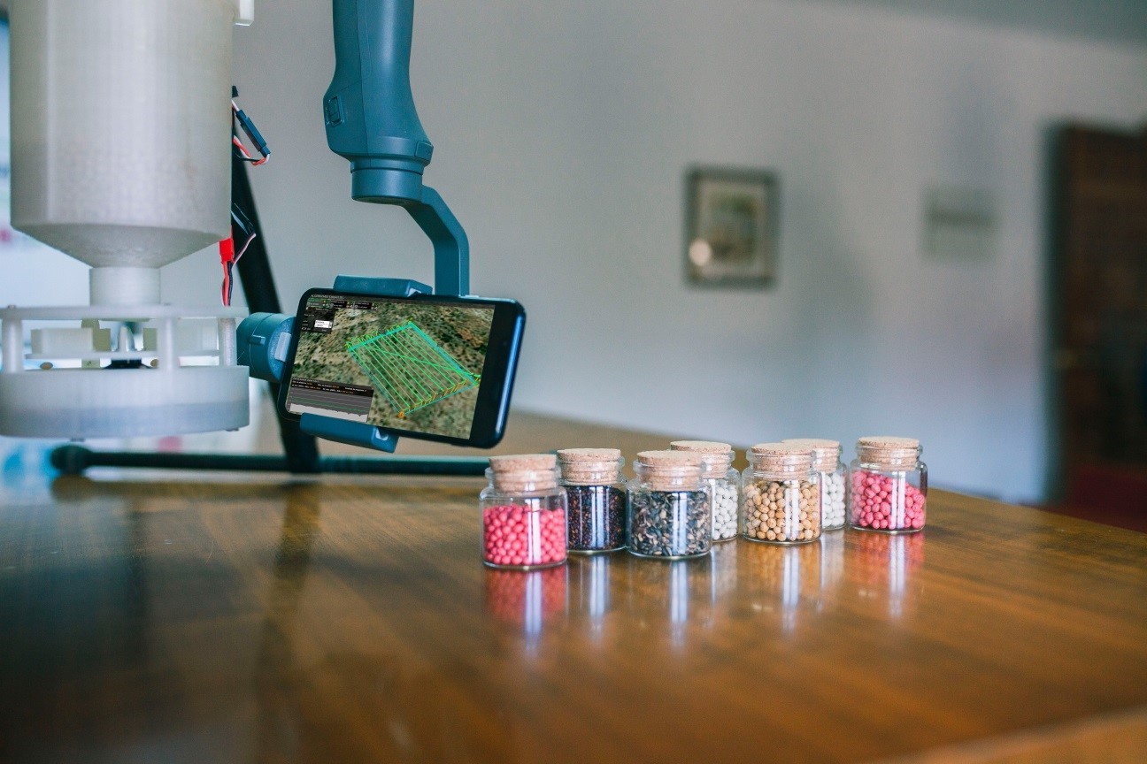 The LG G8S ThinQ is attached to a drone in an effort to analyze the environmental state of the Alto Tajo Natural Park as part of the LG Smart Green project.