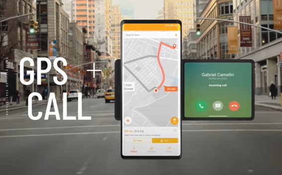 The GPS on the Main Screen stays open even when receiving a phone call
